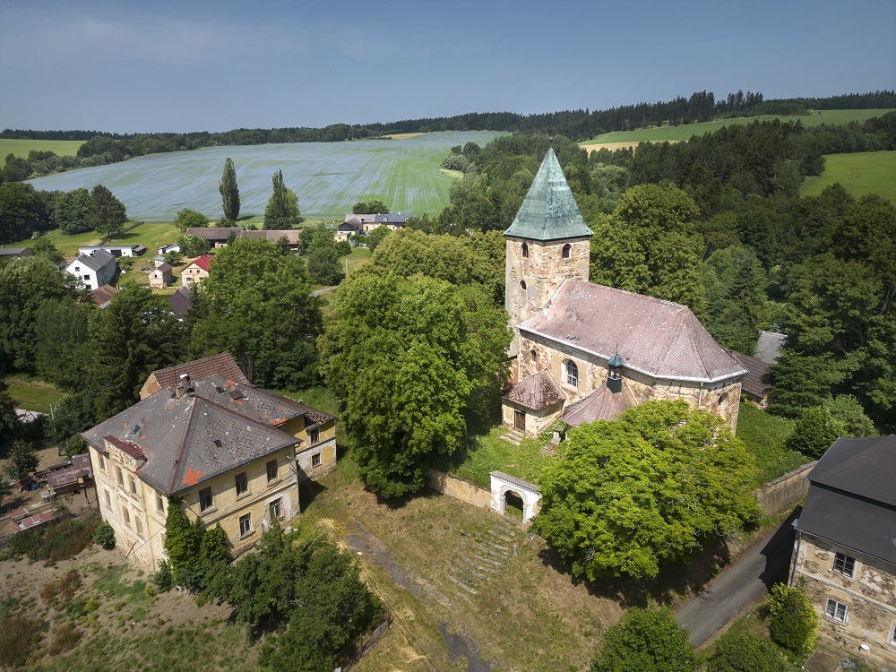 Dolní Jamné kostel sv. Petra a Pavla